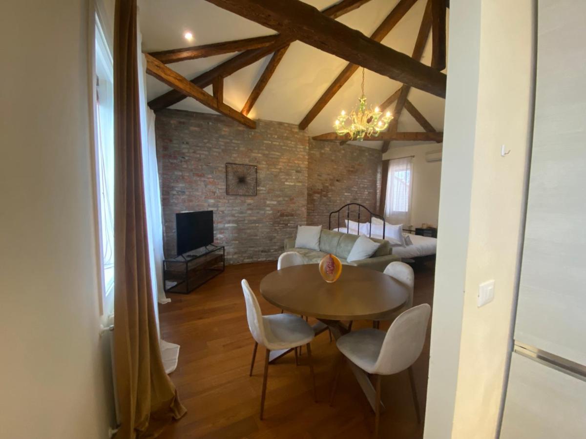 Duomo Murano Apartment With Canal View Bagian luar foto