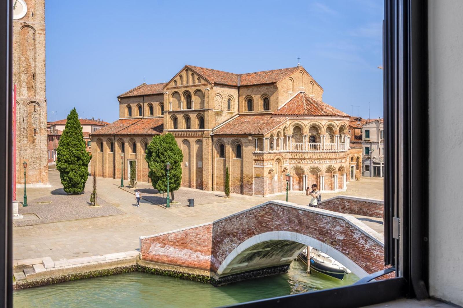 Duomo Murano Apartment With Canal View Bagian luar foto